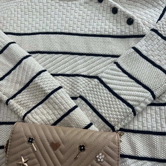 Old money feel sweater - Picture 6 of 8